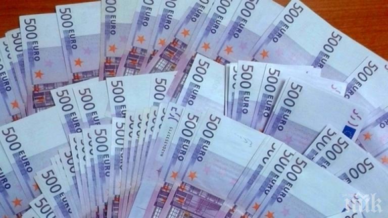 Митничари заловиха нелегална валута за 100 000 лева