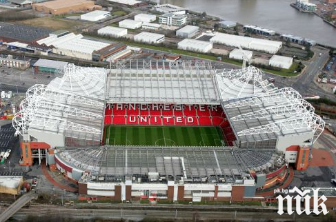 От Олд Трафорд с любопитен трансфер?