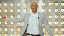 САМО В ПИК И "РЕТРО": Емо Чолаков скъса джоба, вози се в градския транспорт