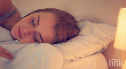 жени спите телевизор запалена лампа напълнявате неусетно