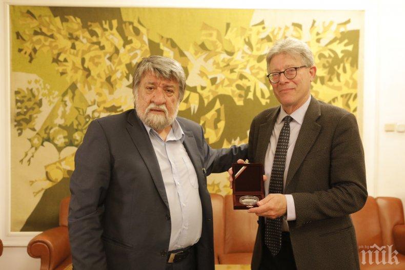 Вежди Рашидов вдъхнови изложба на тракийското изкуство в прочутия музей Пол Гети в Лос Анжелис