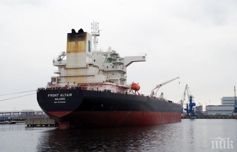 НАПРЕЖЕНИЕ В ОМАНСКИЯ ЗАЛИВ: Инцидент с танкера Фронт Алтаир напомпа цените на петрола