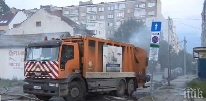 Камион за боклук горя на столичен булевард