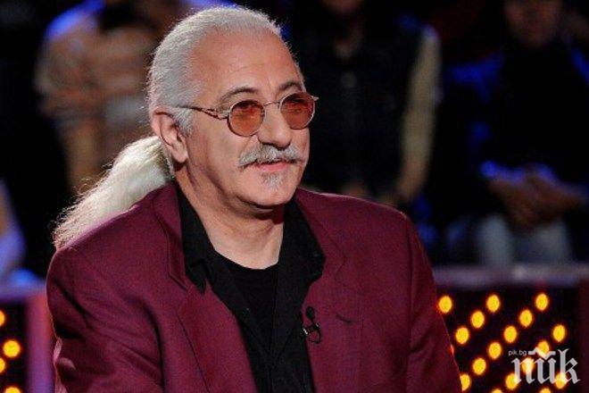 САМО В ПИК И РЕТРО: Eтиен Леви натирен от гаджето (ПАПАРАШКИ СНИМКИ)