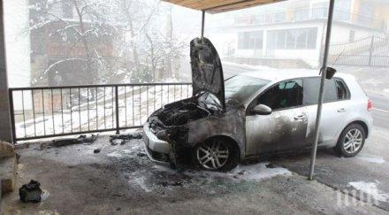 тийнейджър драсна клечката голф