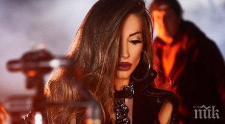 ЛЕТЯЩА ПЛЕЙМЕЙТКА: Мария Цветкова увисна във въздуха (СНИМКА)