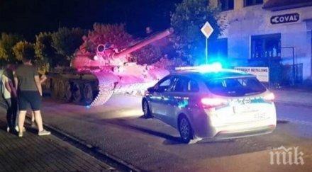 култово арестуваха двама мъже руски танк центъра полски град