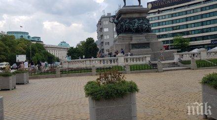Пишман журналисти станаха за резил! Чакат липсващи протестиращи