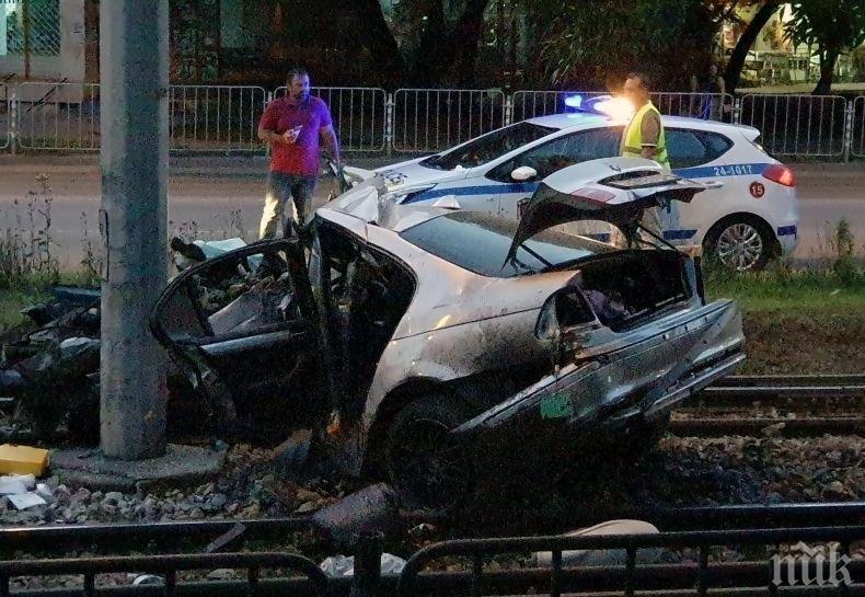 ИЗВЪНРЕДНО! Поредна жертва на катастрофа днес, почина 23-годишното момиче, ударило се в стълб в София 