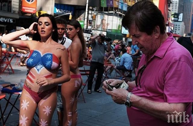Десетки хора се съблякоха голи на нюйоркския Таймс скуеър за боди арт протестен хепънинг