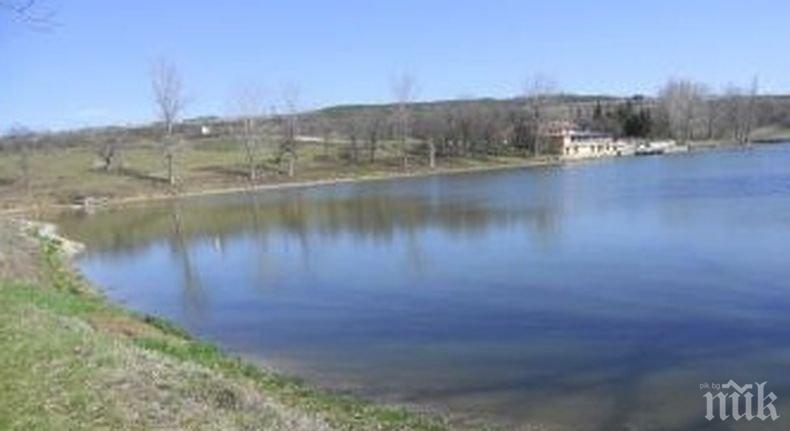 Опасно: Язовир в село край Стражица преля за втори път за последната седмица