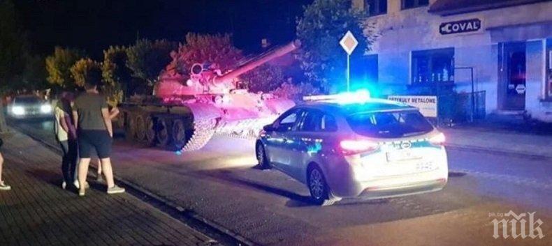 КУЛТОВО: Арестуваха двама мъже в руски танк в центъра на полски град