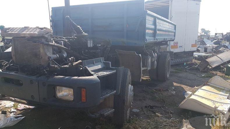 ПЪРВО В ПИК: МВР спипа автоджамбази на местопрестъплението - разкоствали крадена кола (СНИМКИ)