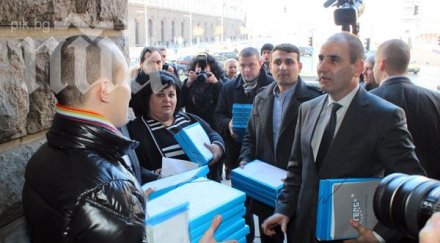 герб обмислят вот недоверие властта