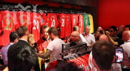 бекъм купи фланелка шампиони магазина ман юнайтед стана суматоха видео