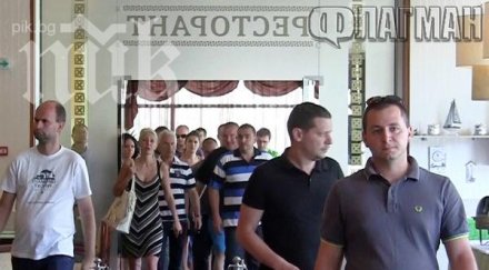 бабаитите волен вдигат щур пиянски скандал хотел гонят полиция