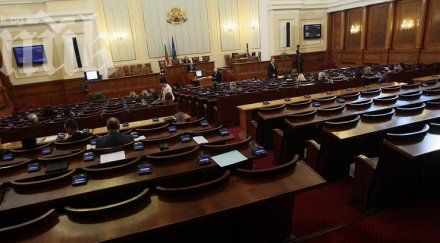 парламентът постигна кворум първия път