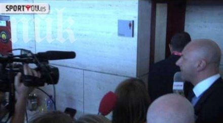 сандро росел избяга журналисти дамската тоалетна видео