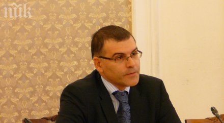 симеон дянков чете лекции харвард