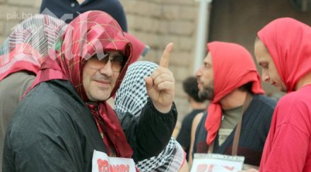 червени бабички появиха протеста кабинета орешарски