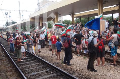 Протестиращите в Пловдив блокираха улиците към гарата