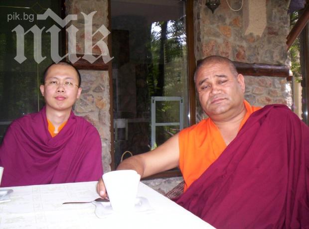 Будитски монах си купи мерцедеси на стойност 3 милиона долара