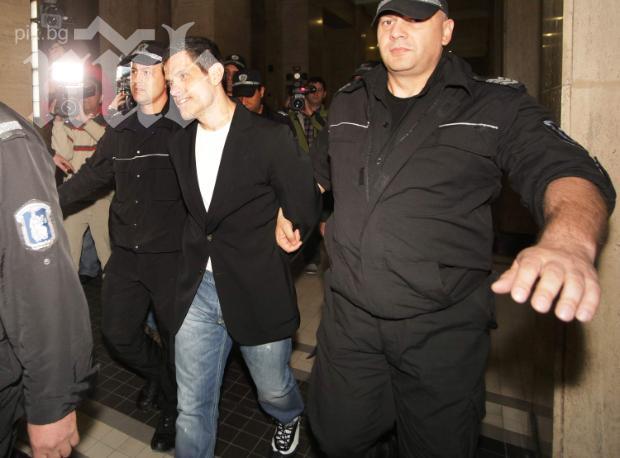 Брендо в шок от присъдата, чакат го нови неприятности