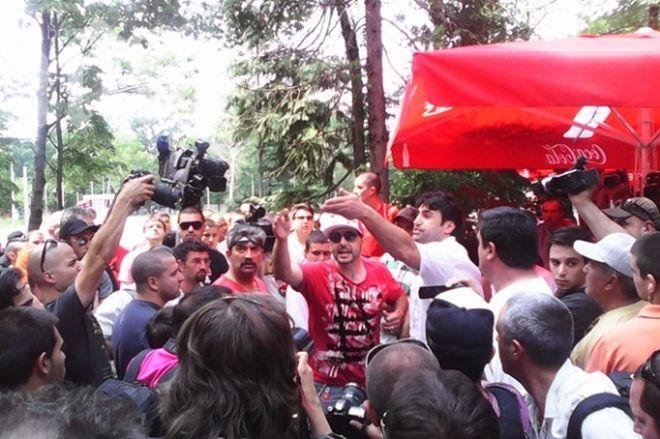 Червени фенове нападнаха хора на Титан със скандирания: Вън боклуците от ЦСКА! 