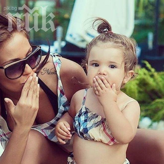 Николета и Божинов заведоха малката Никол на море (снимки)