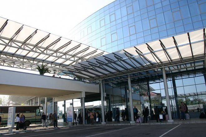 Водопад лисна чакалнята на Централна автогара в София