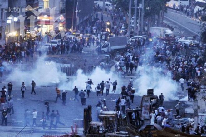 Три деца ранени на протестите на площад Таксим