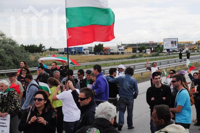 Скандал между протестиращи и полиция в Пловдив