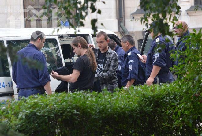 Арест на протеста пред парламента (снимки)