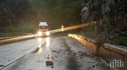 спукан водопровод заля пътя варвара велинград