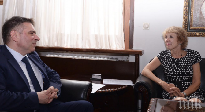 Данаил Кирилов се срещна с посланика на Нидерландия заради случая на българско дете с наложена мярка за закрила