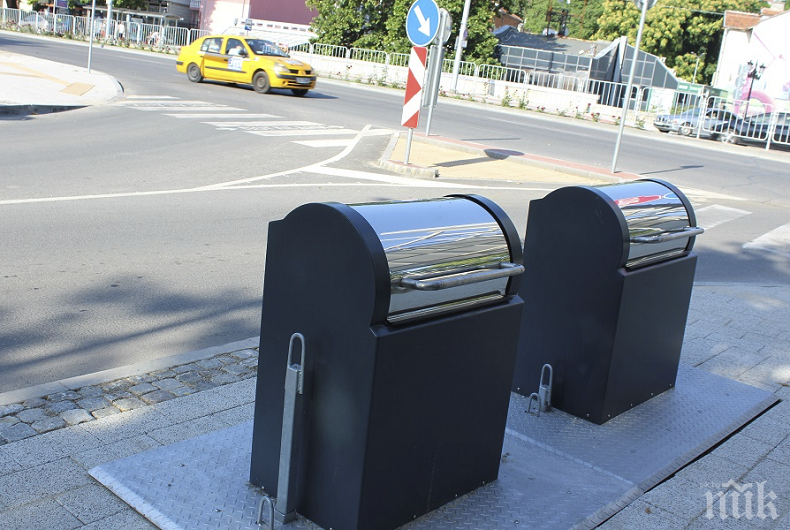 Нови подземни контейнери за отпадъци монтираха в Пловдив
