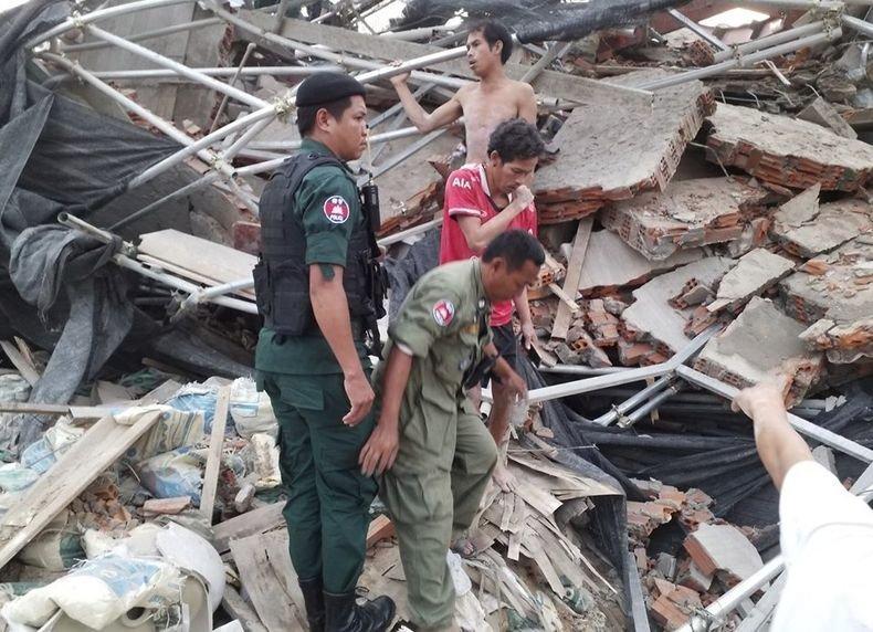 Сграда се срути в Камбоджа, десетки са под развалините