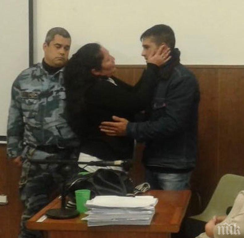 ШОК! Майка към убиеца на сина ѝ: Всичко е наред, прощавам ти