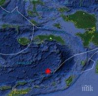 ЗЕМЯТА СЕ ЛЮЛЕЕ: Мощно земетресение от 7,5 удари Индонезия 