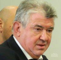 Не приеха оставката на шефа на НЕК Петър Илиев
