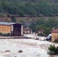 Потоп в Котел, има евакуирани 