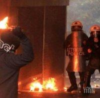 Анархисти замеряха със самоделни бомби полицията в Атина