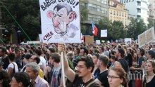 Огромен антиправителствен протест в Прага: Хиляди искат оставката на Андрей Бабиш