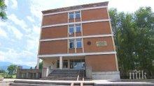 Образователни инспектори и полиция влязоха в училище в Ботевград