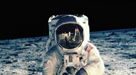 трима астронавти приземиха казахстан месеца космоса