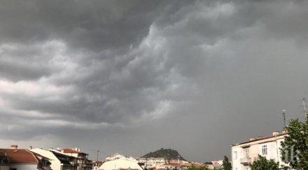 бурята пловдив отнесе покрива кооперация хората евакуирани снимки