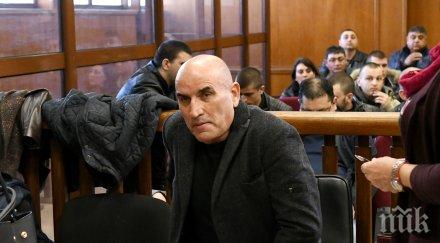 ценко чоков пристигна съда инвалиден стол