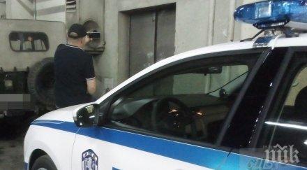 хулиган люлин метна капака полицейска кола оставете боклуци