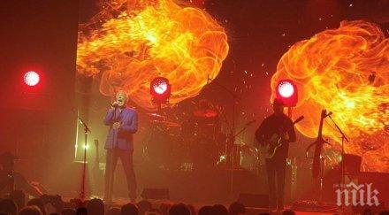 пеещите фонтани пловдив удивиха том джоунс