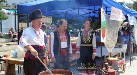 традиции 2500 порции бяха раздадени празника тетевенската саламура снимки